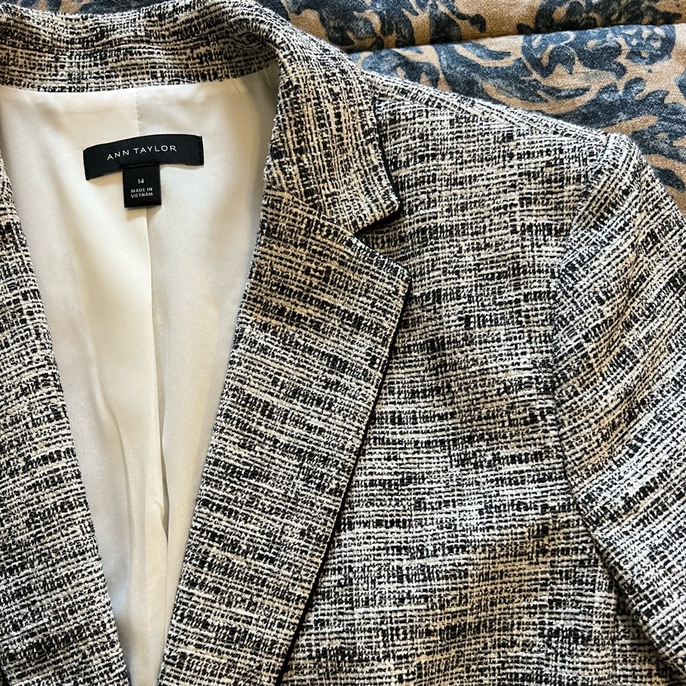Ann Taylor black and white blazer. Size: 14